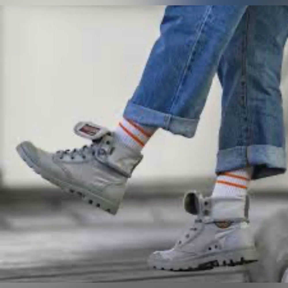 PALLADIUM PAMPA MENS CHUKKA BOOTS 
DISTRESSED GRAY COLOR SHERPA LINED